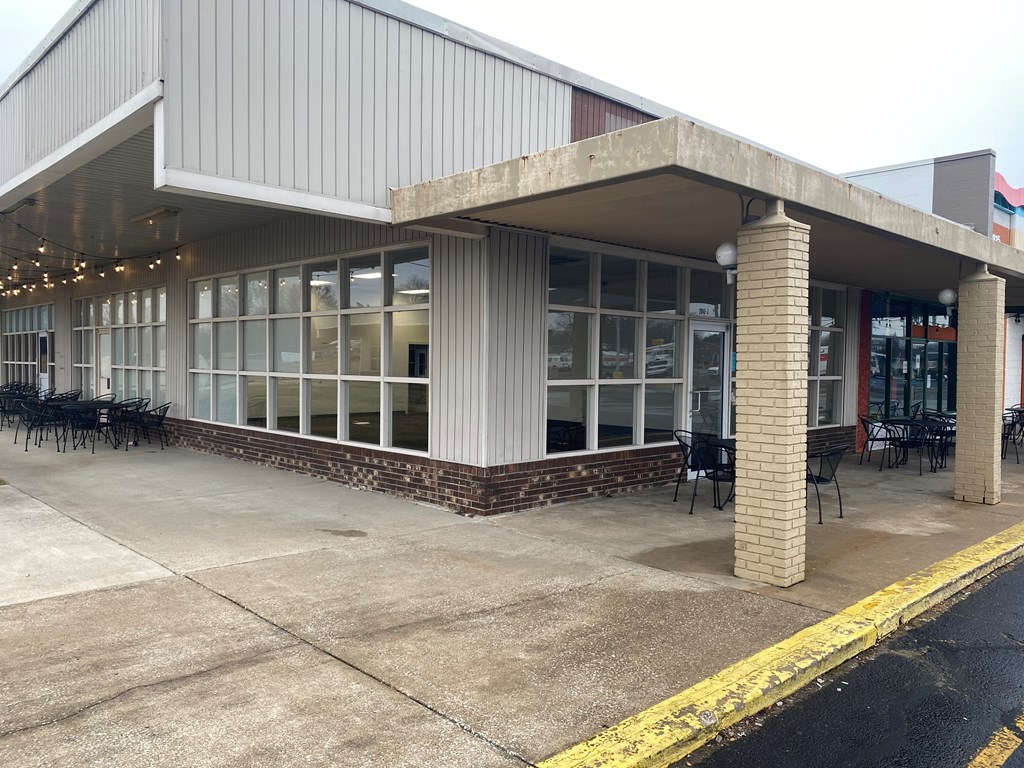 2845 W. Parrish Avenue, Owensboro, Kentucky 42301, ,Retail,For Sale,W. Parrish Avenue,86131