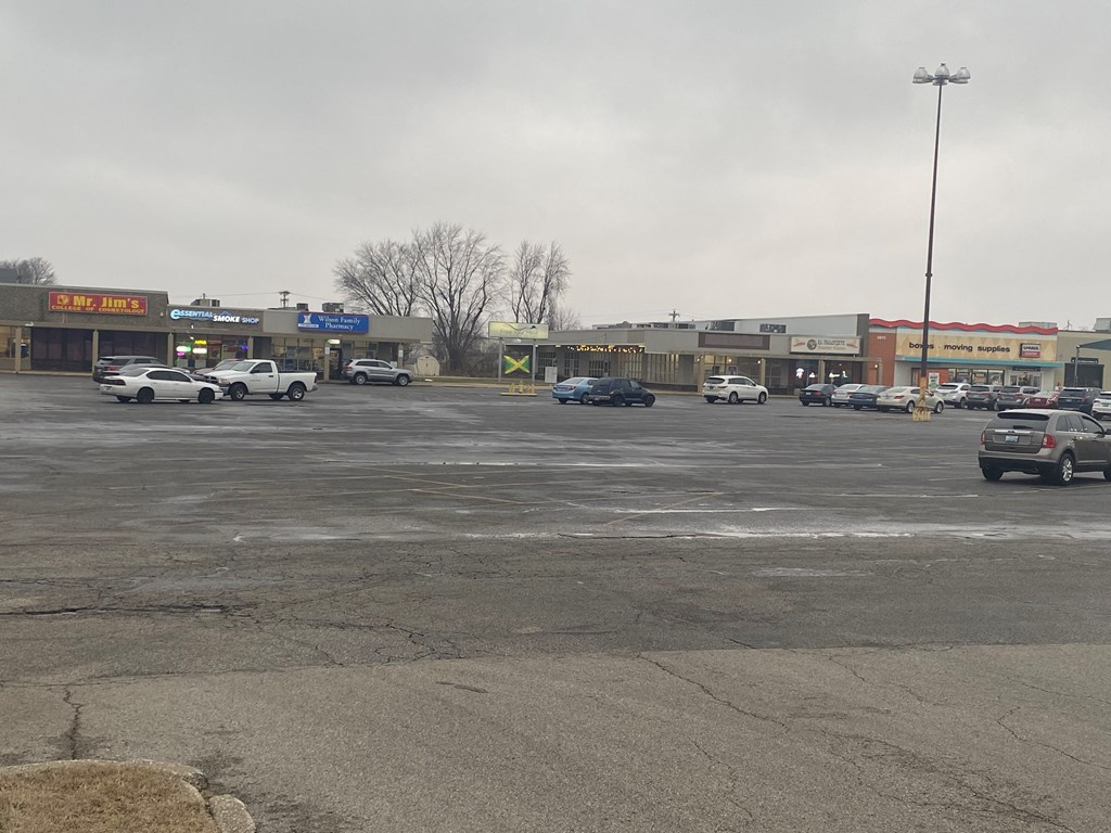 2845 W. Parrish Avenue, Owensboro, Kentucky 42301, ,Retail,For Sale,W. Parrish Avenue,86131