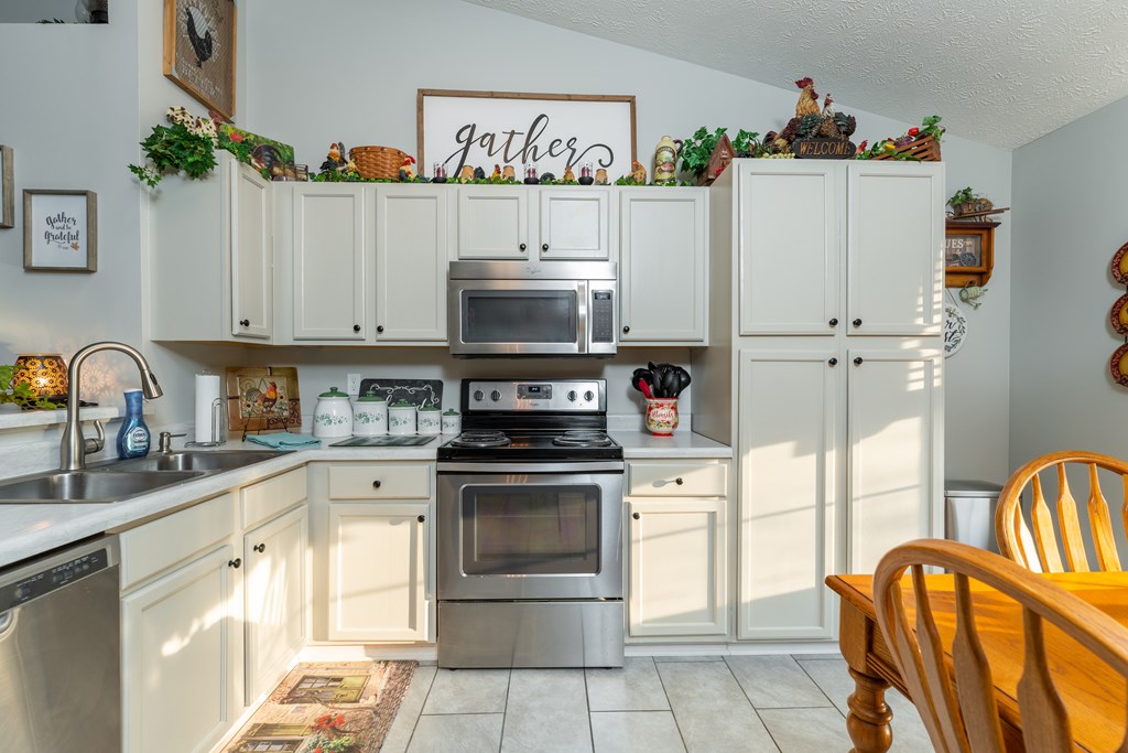4008 Reliant Circle, Owensboro, Kentucky 42301, 3 Bedrooms Bedrooms, ,2 BathroomsBathrooms,Single Family Residence,For Sale,Reliant Circle,86149