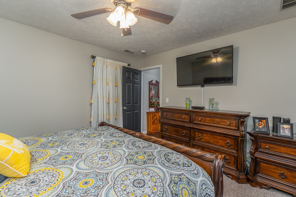 4008 Reliant Circle, Owensboro, Kentucky 42301, 3 Bedrooms Bedrooms, ,2 BathroomsBathrooms,Single Family Residence,For Sale,Reliant Circle,86149