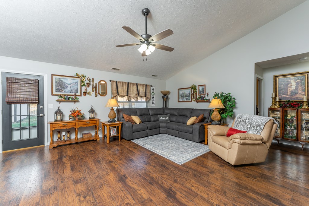 4008 Reliant Circle, Owensboro, Kentucky 42301, 3 Bedrooms Bedrooms, ,2 BathroomsBathrooms,Single Family Residence,For Sale,Reliant Circle,86149