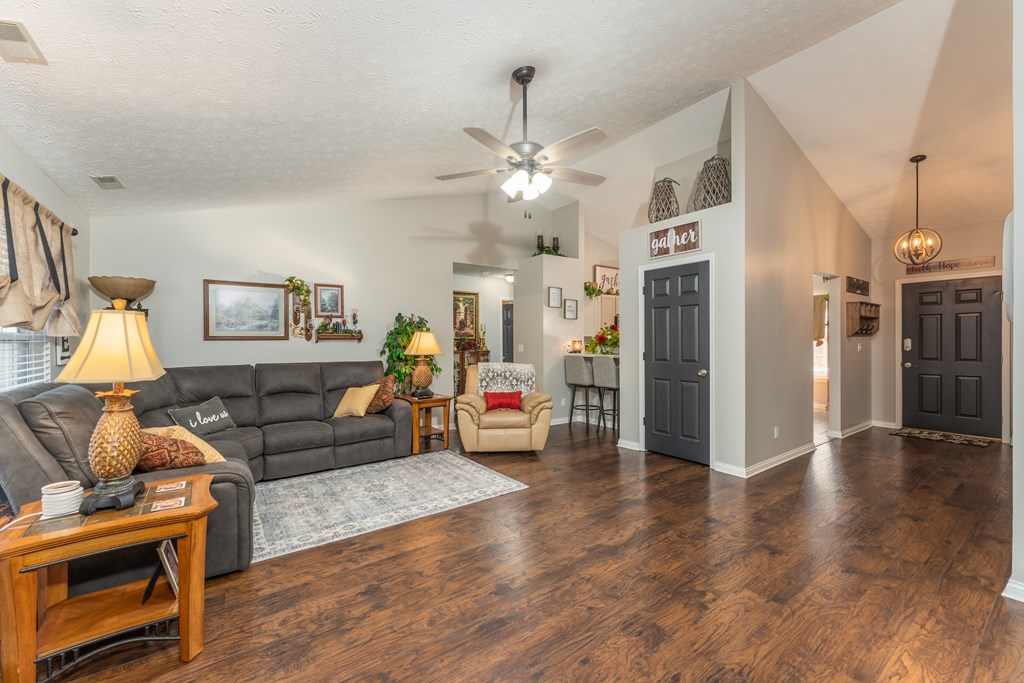 4008 Reliant Circle, Owensboro, Kentucky 42301, 3 Bedrooms Bedrooms, ,2 BathroomsBathrooms,Single Family Residence,For Sale,Reliant Circle,86149