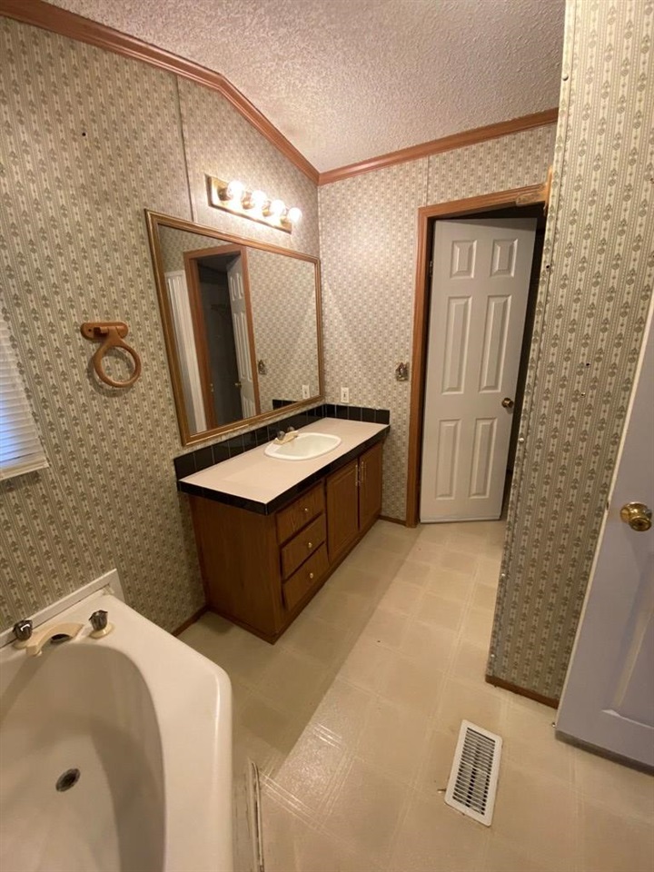 160 Roberts Lane, Lewisport, Kentucky 42351, 3 Bedrooms Bedrooms, ,2 BathroomsBathrooms,Single Family Residence,For Sale,Roberts Lane,86267