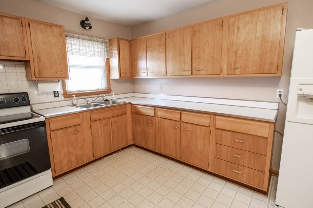 3542 Chickasaw Dr, Owensboro, Kentucky 42301, 3 Bedrooms Bedrooms, ,2 BathroomsBathrooms,Single Family Residence,For Sale,Chickasaw Dr,86279