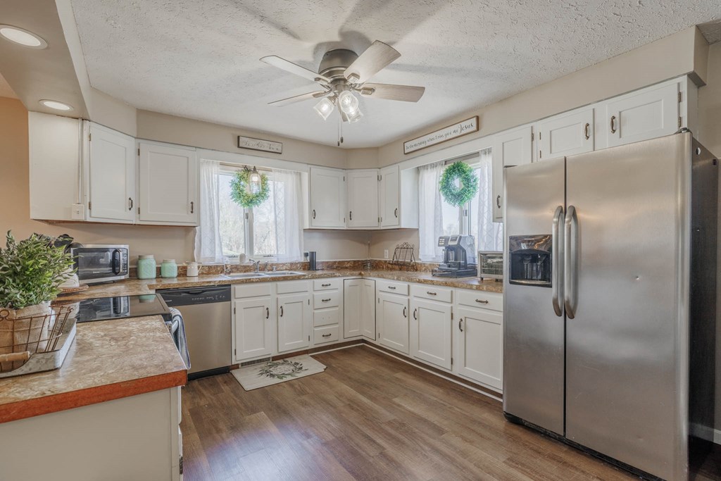 595 Hillcrest Circle, Hawesville, Kentucky 42348, 3 Bedrooms Bedrooms, ,2 BathroomsBathrooms,Single Family Residence,For Sale,Hillcrest Circle,86377
