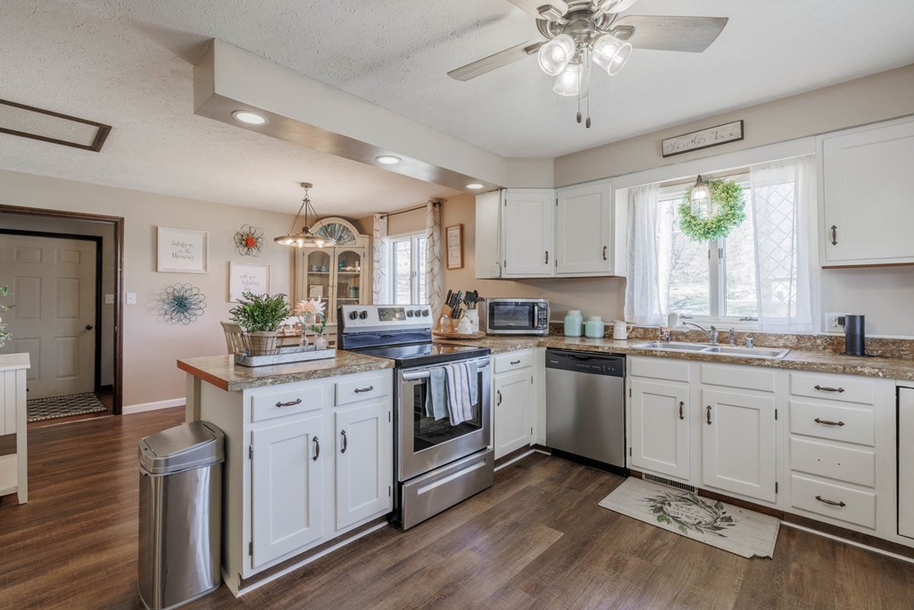 595 Hillcrest Circle, Hawesville, Kentucky 42348, 3 Bedrooms Bedrooms, ,2 BathroomsBathrooms,Single Family Residence,For Sale,Hillcrest Circle,86377