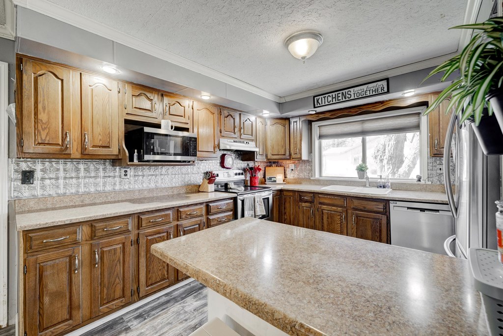 9437 State Route 136 West, Calhoun, Kentucky 42327, 4 Bedrooms Bedrooms, ,3 BathroomsBathrooms,Single Family Residence,For Sale,State Route 136 West,86426