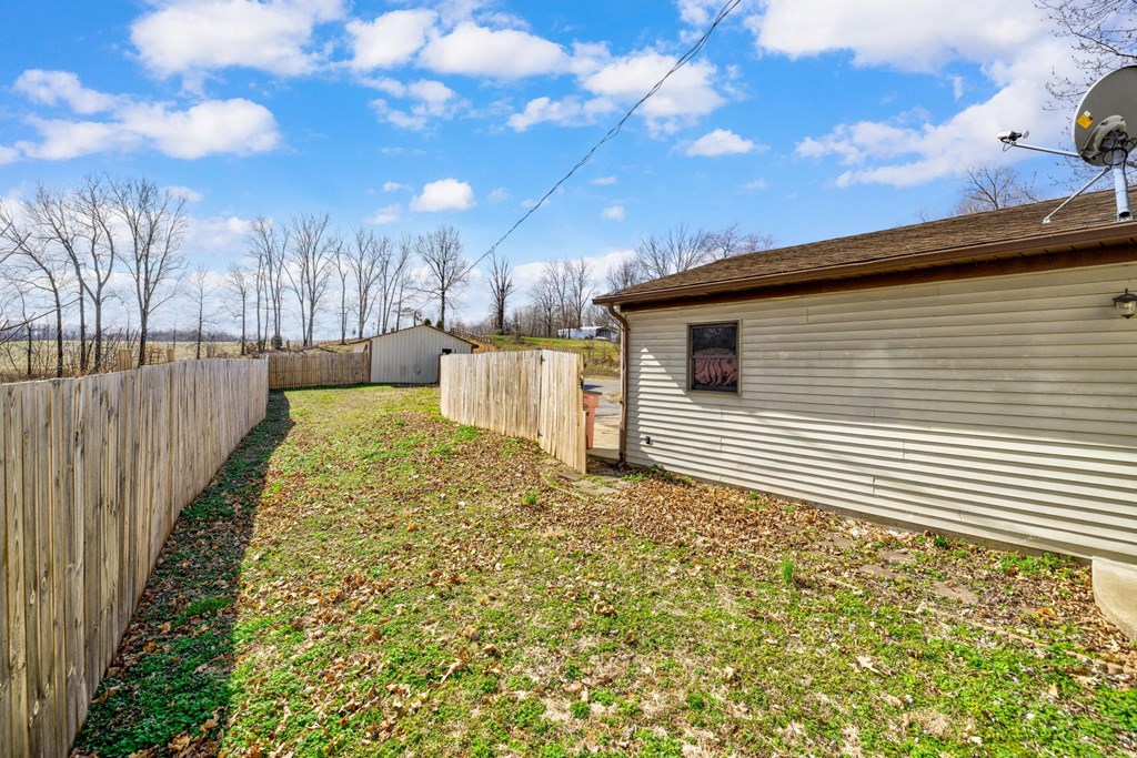 9437 State Route 136 West, Calhoun, Kentucky 42327, 4 Bedrooms Bedrooms, ,3 BathroomsBathrooms,Single Family Residence,For Sale,State Route 136 West,86426