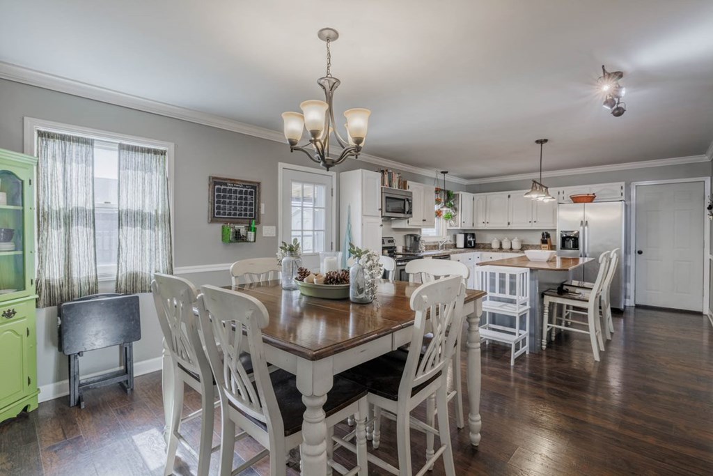 2510 Whirlaway Drive, Owensboro, Kentucky 42301, 4 Bedrooms Bedrooms, ,2 BathroomsBathrooms,Single Family Residence,For Sale,Whirlaway Drive,86452