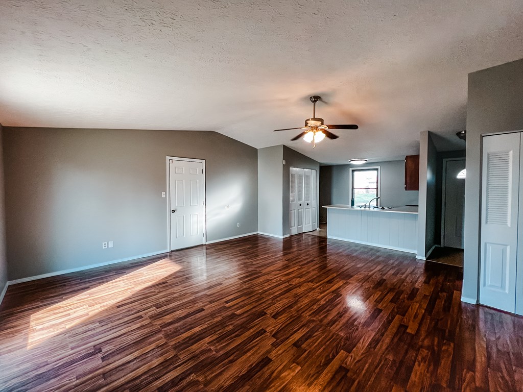 4212 Settlers PT, Owensboro, Kentucky 42303, 2 Bedrooms Bedrooms, ,1 BathroomBathrooms,Single Family Residence,For Sale,Settlers PT,86557