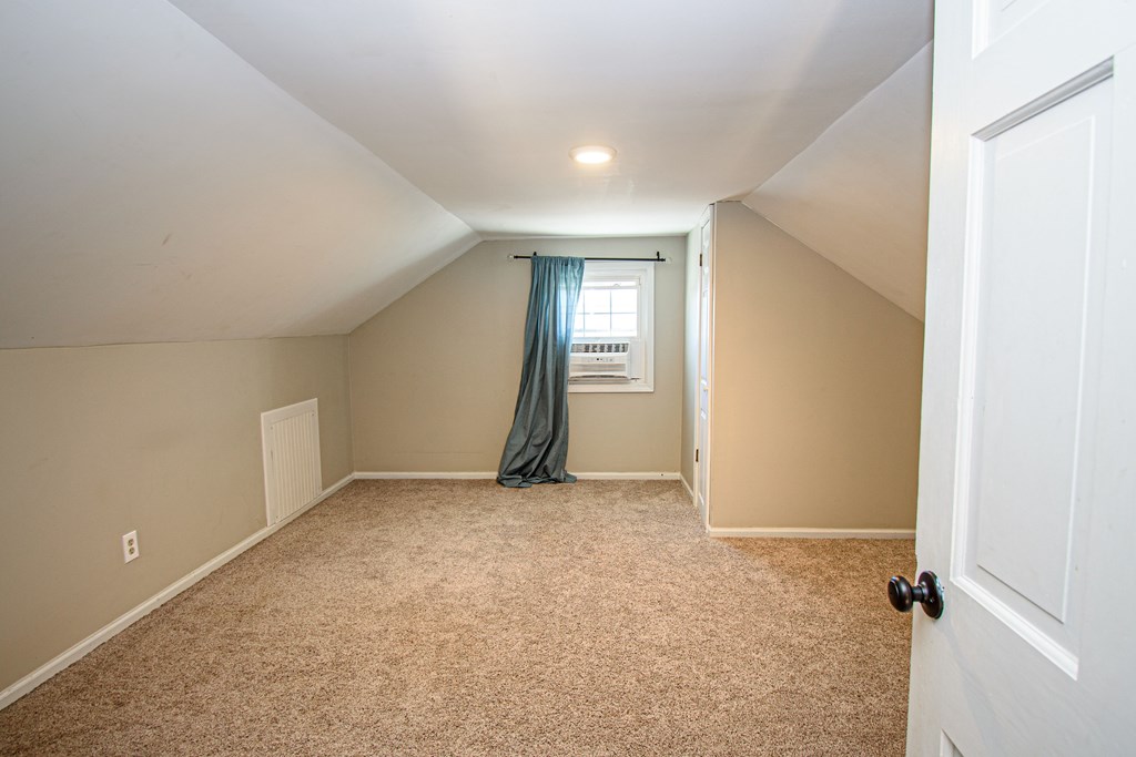 1704 Maple Ave, Owensboro, Kentucky 42301, 3 Bedrooms Bedrooms, ,1 BathroomBathrooms,Single Family Residence,For Sale,Maple Ave,86563