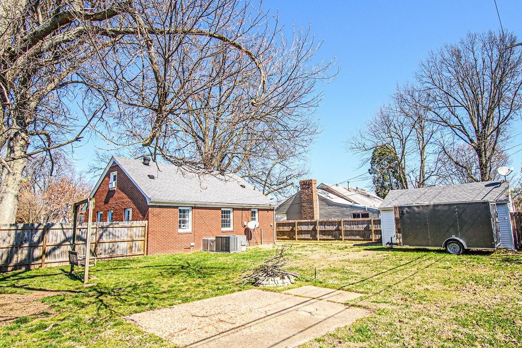 1704 Maple Ave, Owensboro, Kentucky 42301, 3 Bedrooms Bedrooms, ,1 BathroomBathrooms,Single Family Residence,For Sale,Maple Ave,86563