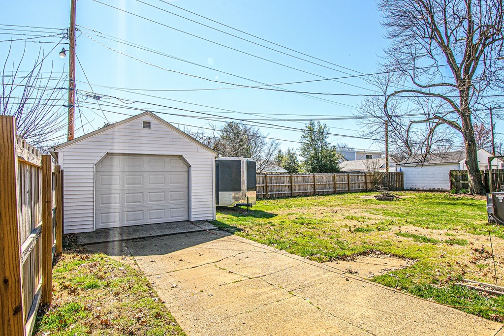1704 Maple Ave, Owensboro, Kentucky 42301, 3 Bedrooms Bedrooms, ,1 BathroomBathrooms,Single Family Residence,For Sale,Maple Ave,86563