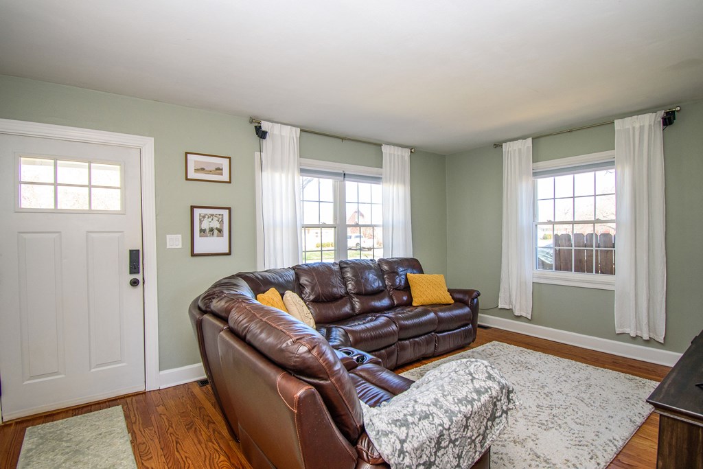 1704 Maple Ave, Owensboro, Kentucky 42301, 3 Bedrooms Bedrooms, ,1 BathroomBathrooms,Single Family Residence,For Sale,Maple Ave,86563