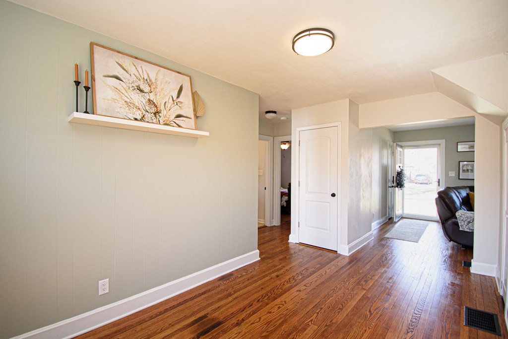 1704 Maple Ave, Owensboro, Kentucky 42301, 3 Bedrooms Bedrooms, ,1 BathroomBathrooms,Single Family Residence,For Sale,Maple Ave,86563