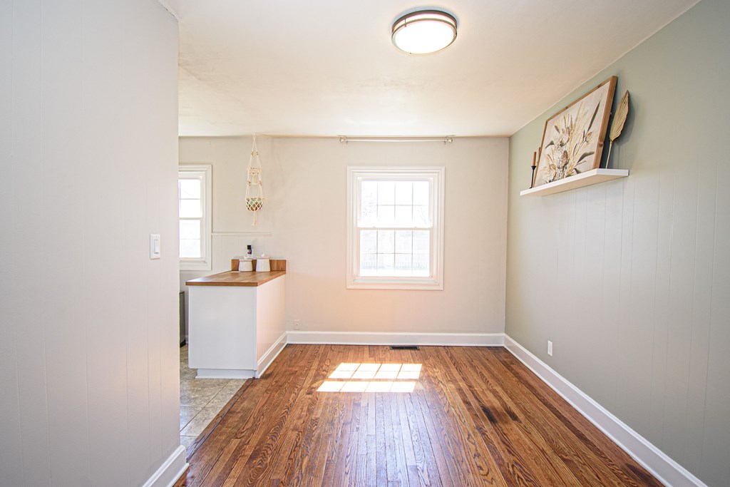 1704 Maple Ave, Owensboro, Kentucky 42301, 3 Bedrooms Bedrooms, ,1 BathroomBathrooms,Single Family Residence,For Sale,Maple Ave,86563