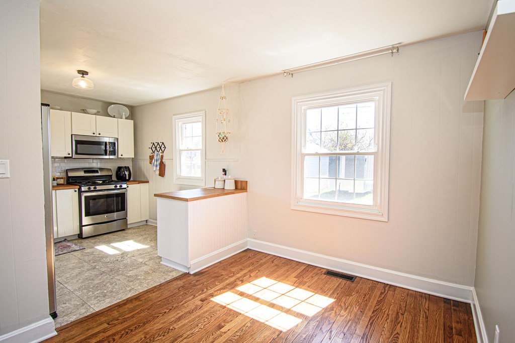 1704 Maple Ave, Owensboro, Kentucky 42301, 3 Bedrooms Bedrooms, ,1 BathroomBathrooms,Single Family Residence,For Sale,Maple Ave,86563