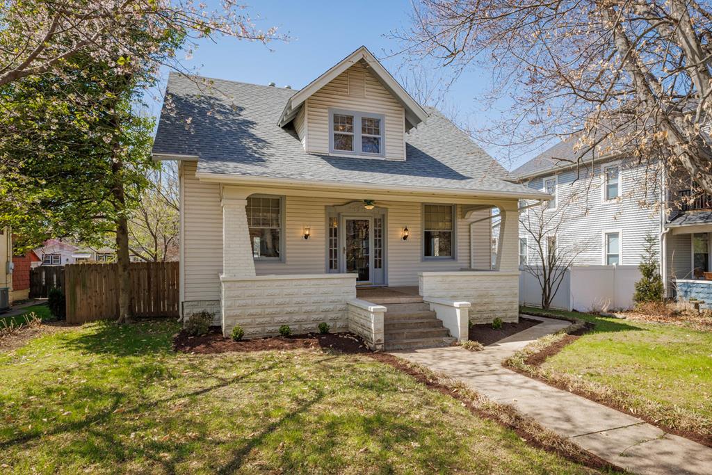 1304 Locust Street, Owensboro, Kentucky 42301, 3 Bedrooms Bedrooms, ,3 BathroomsBathrooms,Single Family Residence,For Sale,Locust Street,86643