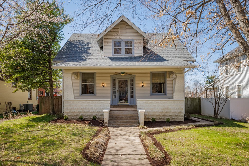 1304 Locust Street, Owensboro, Kentucky 42301, 3 Bedrooms Bedrooms, ,3 BathroomsBathrooms,Single Family Residence,For Sale,Locust Street,86643