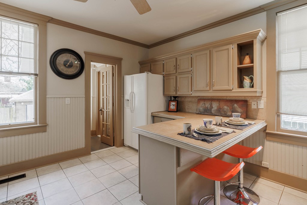 1304 Locust Street, Owensboro, Kentucky 42301, 3 Bedrooms Bedrooms, ,3 BathroomsBathrooms,Single Family Residence,For Sale,Locust Street,86643