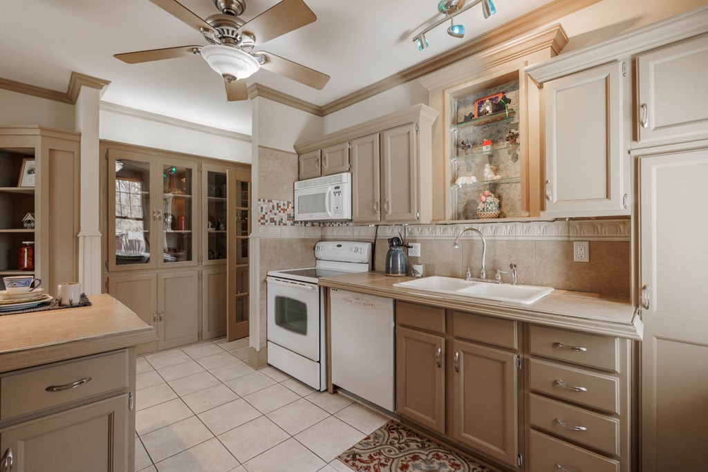 1304 Locust Street, Owensboro, Kentucky 42301, 3 Bedrooms Bedrooms, ,3 BathroomsBathrooms,Single Family Residence,For Sale,Locust Street,86643