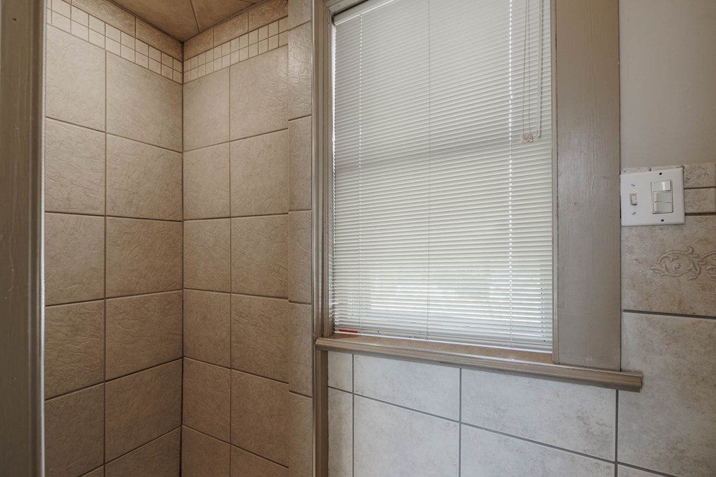 1304 Locust Street, Owensboro, Kentucky 42301, 3 Bedrooms Bedrooms, ,3 BathroomsBathrooms,Single Family Residence,For Sale,Locust Street,86643