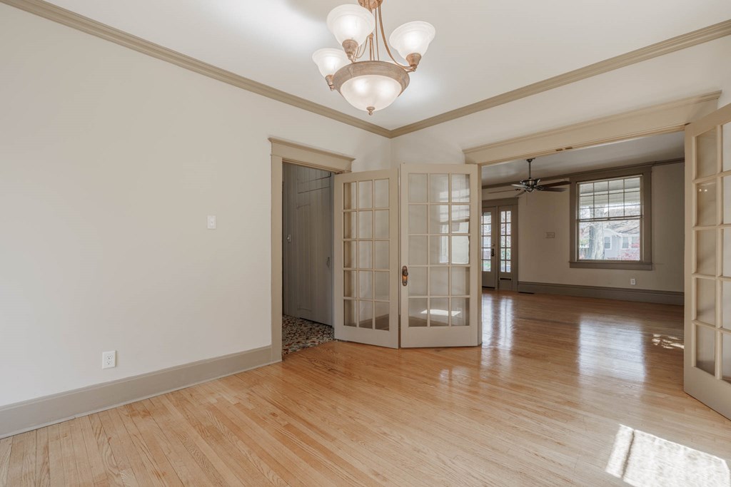 1304 Locust Street, Owensboro, Kentucky 42301, 3 Bedrooms Bedrooms, ,3 BathroomsBathrooms,Single Family Residence,For Sale,Locust Street,86643