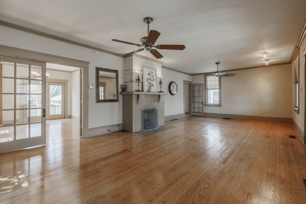 1304 Locust Street, Owensboro, Kentucky 42301, 3 Bedrooms Bedrooms, ,3 BathroomsBathrooms,Single Family Residence,For Sale,Locust Street,86643