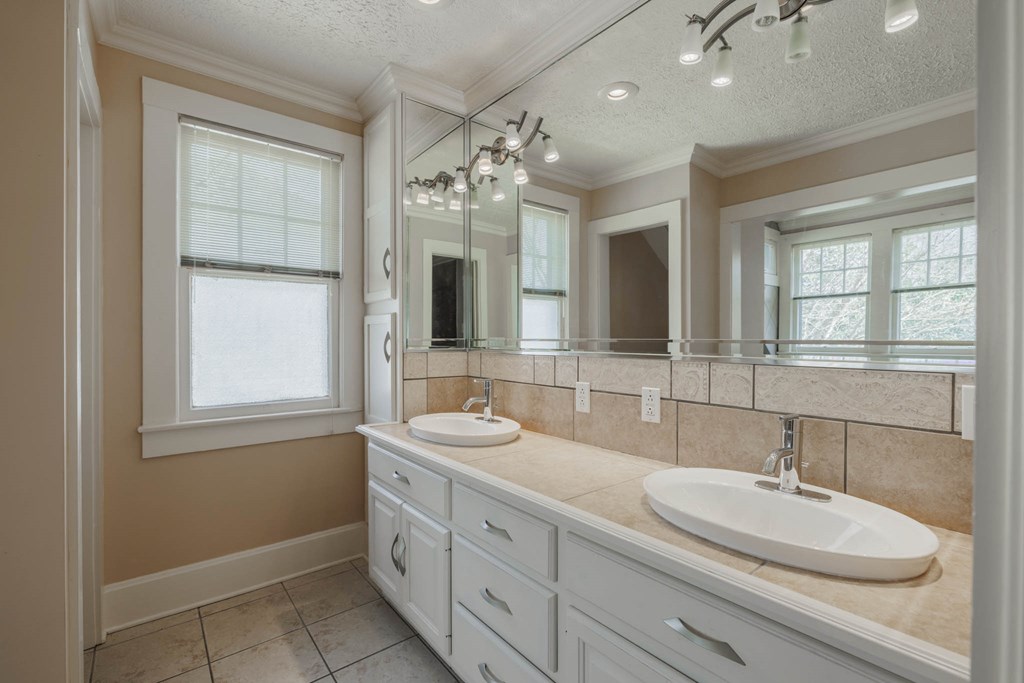 1304 Locust Street, Owensboro, Kentucky 42301, 3 Bedrooms Bedrooms, ,3 BathroomsBathrooms,Single Family Residence,For Sale,Locust Street,86643