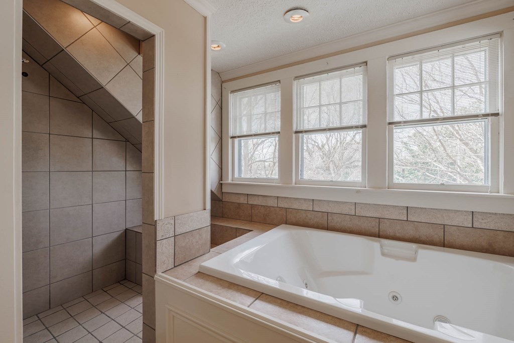 1304 Locust Street, Owensboro, Kentucky 42301, 3 Bedrooms Bedrooms, ,3 BathroomsBathrooms,Single Family Residence,For Sale,Locust Street,86643