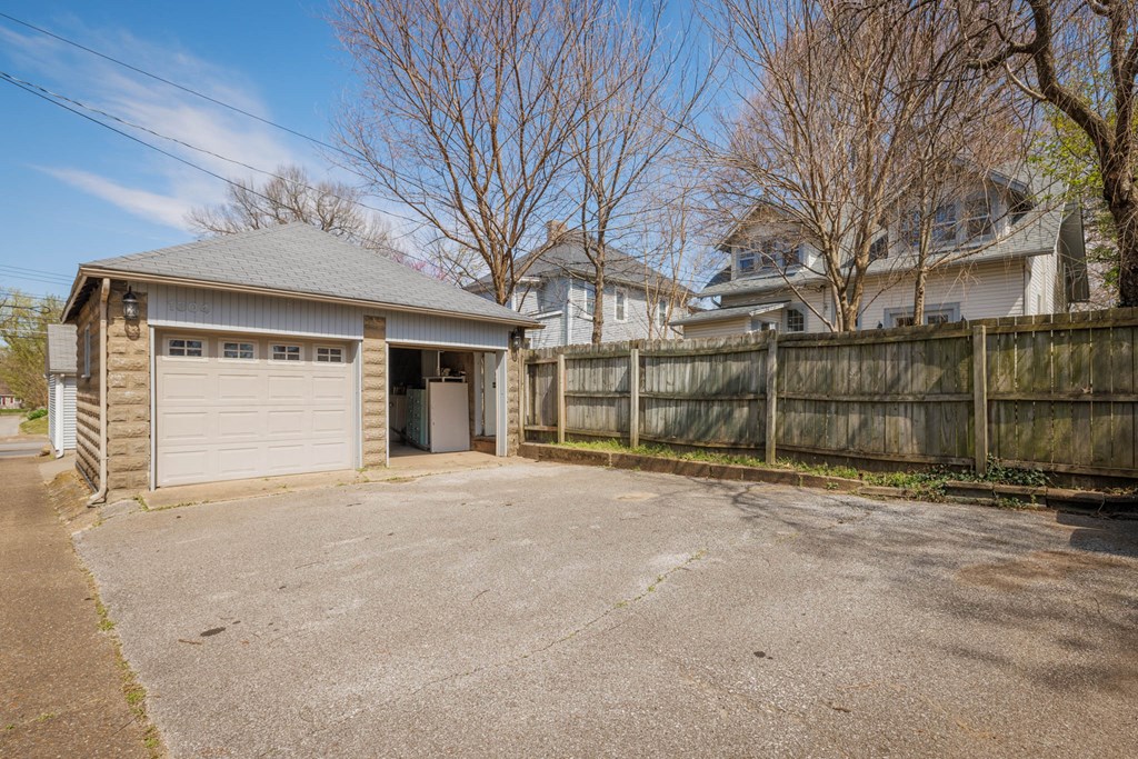 1304 Locust Street, Owensboro, Kentucky 42301, 3 Bedrooms Bedrooms, ,3 BathroomsBathrooms,Single Family Residence,For Sale,Locust Street,86643