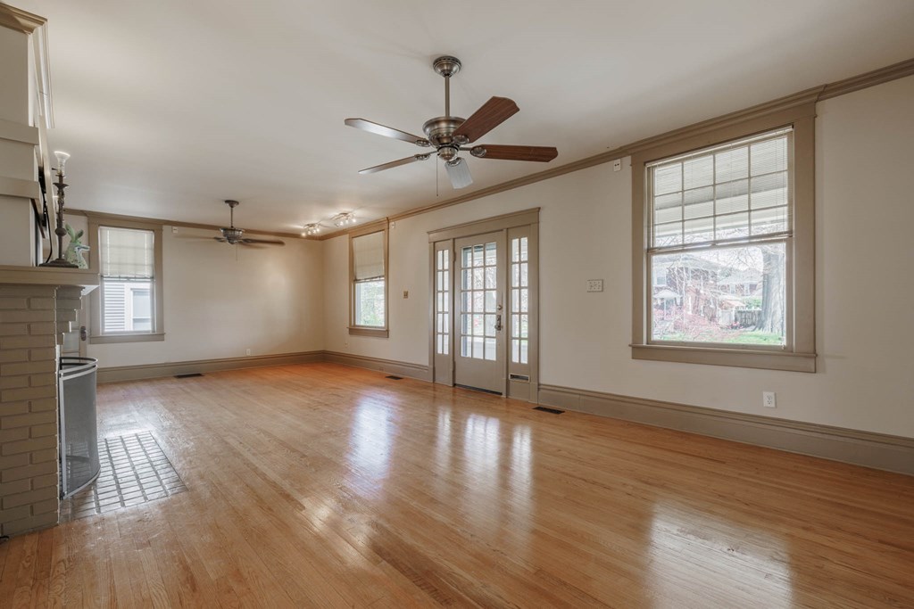 1304 Locust Street, Owensboro, Kentucky 42301, 3 Bedrooms Bedrooms, ,3 BathroomsBathrooms,Single Family Residence,For Sale,Locust Street,86643