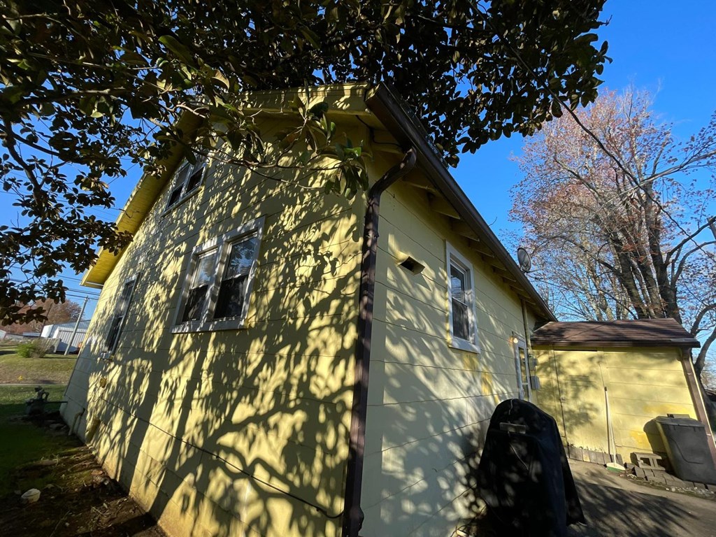 1126 Clay Street, Hartford, Kentucky 42347, 3 Bedrooms Bedrooms, ,2 BathroomsBathrooms,Single Family Residence,For Sale,Clay Street,86645