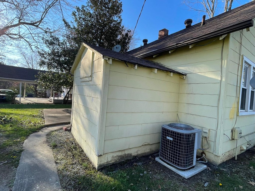 1126 Clay Street, Hartford, Kentucky 42347, 3 Bedrooms Bedrooms, ,2 BathroomsBathrooms,Single Family Residence,For Sale,Clay Street,86645