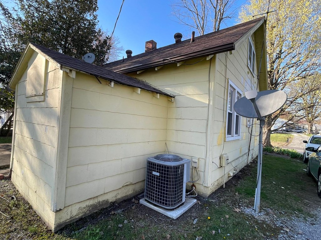 1126 Clay Street, Hartford, Kentucky 42347, 3 Bedrooms Bedrooms, ,2 BathroomsBathrooms,Single Family Residence,For Sale,Clay Street,86645