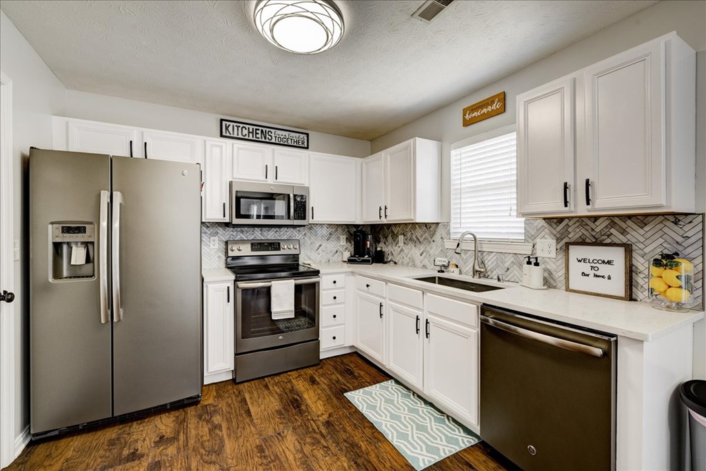 2009 Meadow Grass Creek, Owensboro, Kentucky 42303, 3 Bedrooms Bedrooms, ,2 BathroomsBathrooms,Single Family Residence,For Sale,Meadow Grass Creek,86661