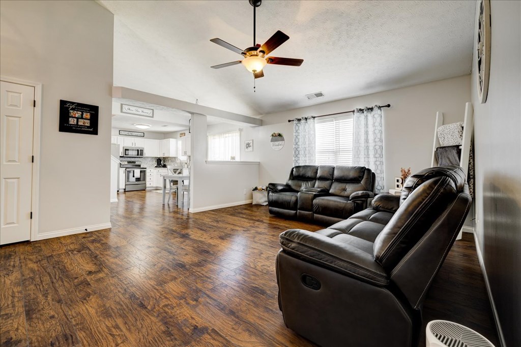 2009 Meadow Grass Creek, Owensboro, Kentucky 42303, 3 Bedrooms Bedrooms, ,2 BathroomsBathrooms,Single Family Residence,For Sale,Meadow Grass Creek,86661