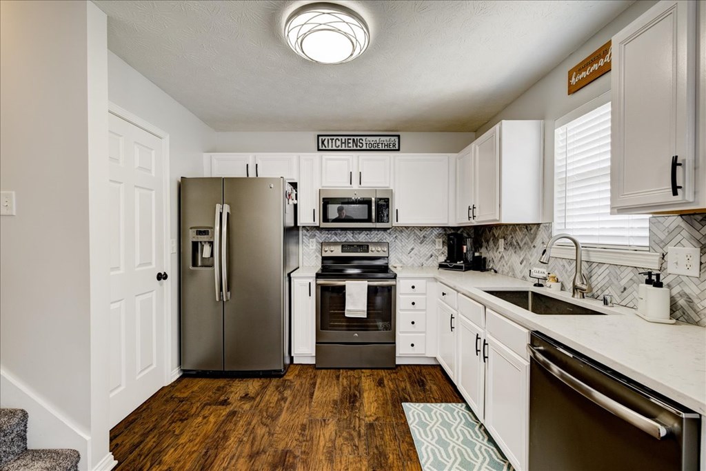 2009 Meadow Grass Creek, Owensboro, Kentucky 42303, 3 Bedrooms Bedrooms, ,2 BathroomsBathrooms,Single Family Residence,For Sale,Meadow Grass Creek,86661