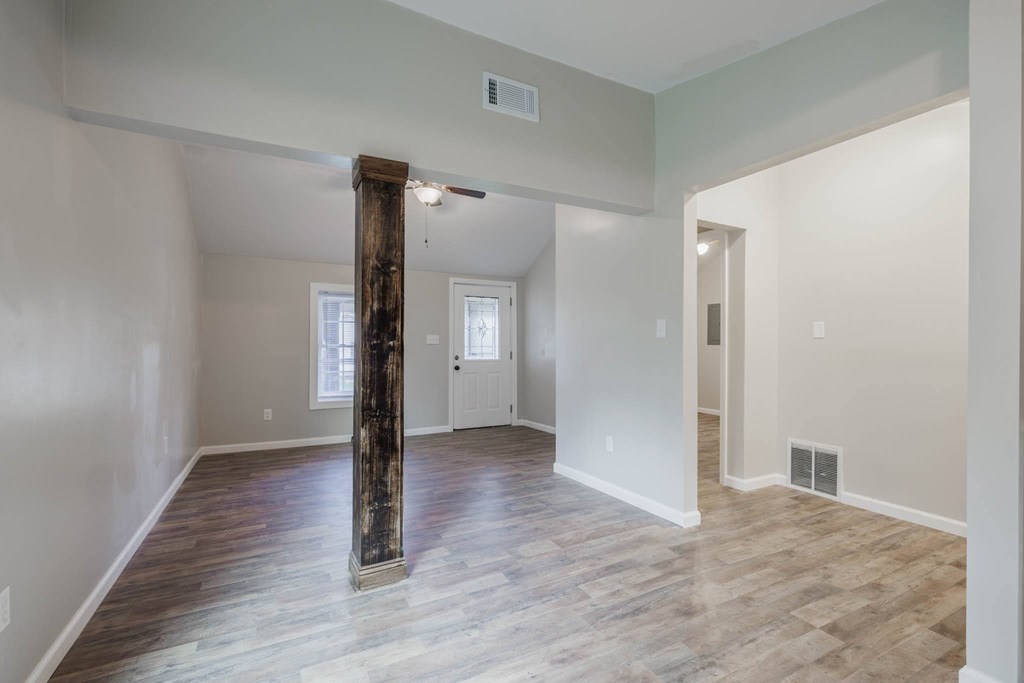 1423 Alexander Avenue, Owensboro, Kentucky 42303, 2 Bedrooms Bedrooms, ,1 BathroomBathrooms,Single Family Residence,For Sale,Alexander Avenue,86665