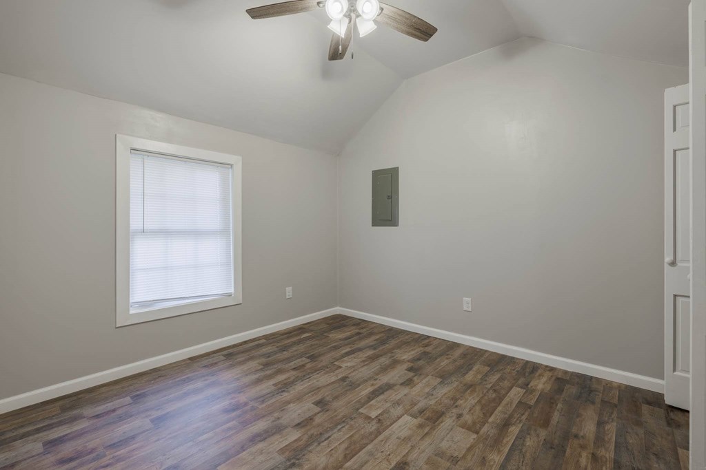 1423 Alexander Avenue, Owensboro, Kentucky 42303, 2 Bedrooms Bedrooms, ,1 BathroomBathrooms,Single Family Residence,For Sale,Alexander Avenue,86665