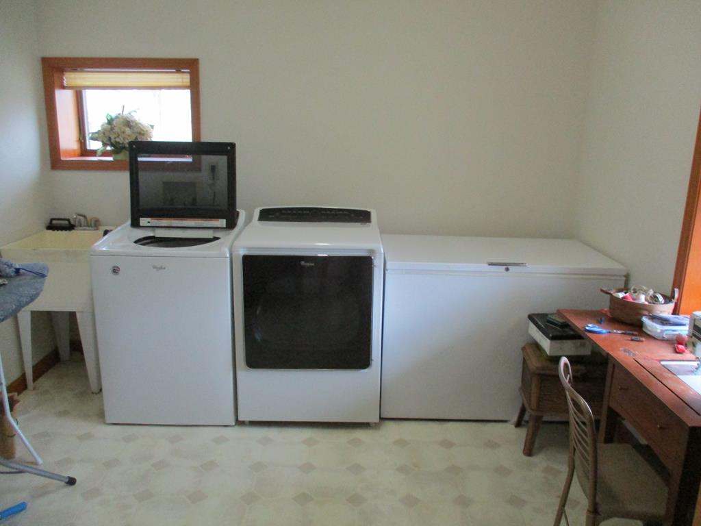 302 Center Street, Rockport, IN, Indiana 47635, 3 Bedrooms Bedrooms, ,3 BathroomsBathrooms,Single Family Residence,For Sale,Center Street,86701