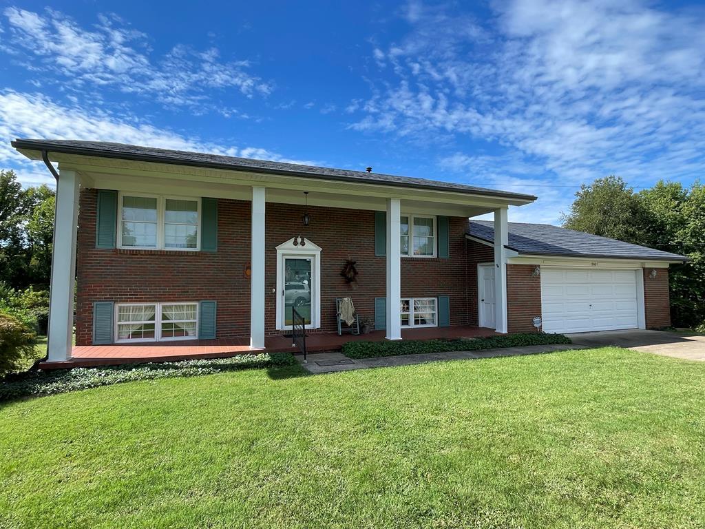 1240 Devonshire Drive, Madisonville, Kentucky 42431, 4 Bedrooms Bedrooms, ,2 BathroomsBathrooms,Single Family Residence,For Sale,Devonshire Drive,86744
