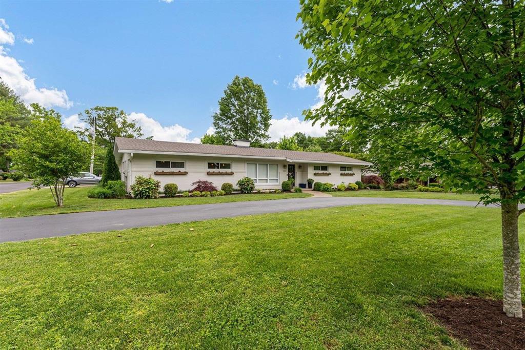 1330 Richland Way, Bowling Green, Kentucky 42103, 4 Bedrooms Bedrooms, ,3 BathroomsBathrooms,Single Family Residence,For Sale,Richland Way,86762