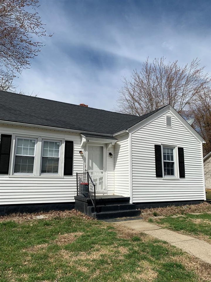 9987 Oak Street, Whitesville, Kentucky 42378, 3 Bedrooms Bedrooms, ,1 BathroomBathrooms,Single Family Residence,For Sale,Oak Street,86832