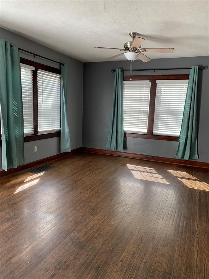 9987 Oak Street, Whitesville, Kentucky 42378, 3 Bedrooms Bedrooms, ,1 BathroomBathrooms,Single Family Residence,For Sale,Oak Street,86832