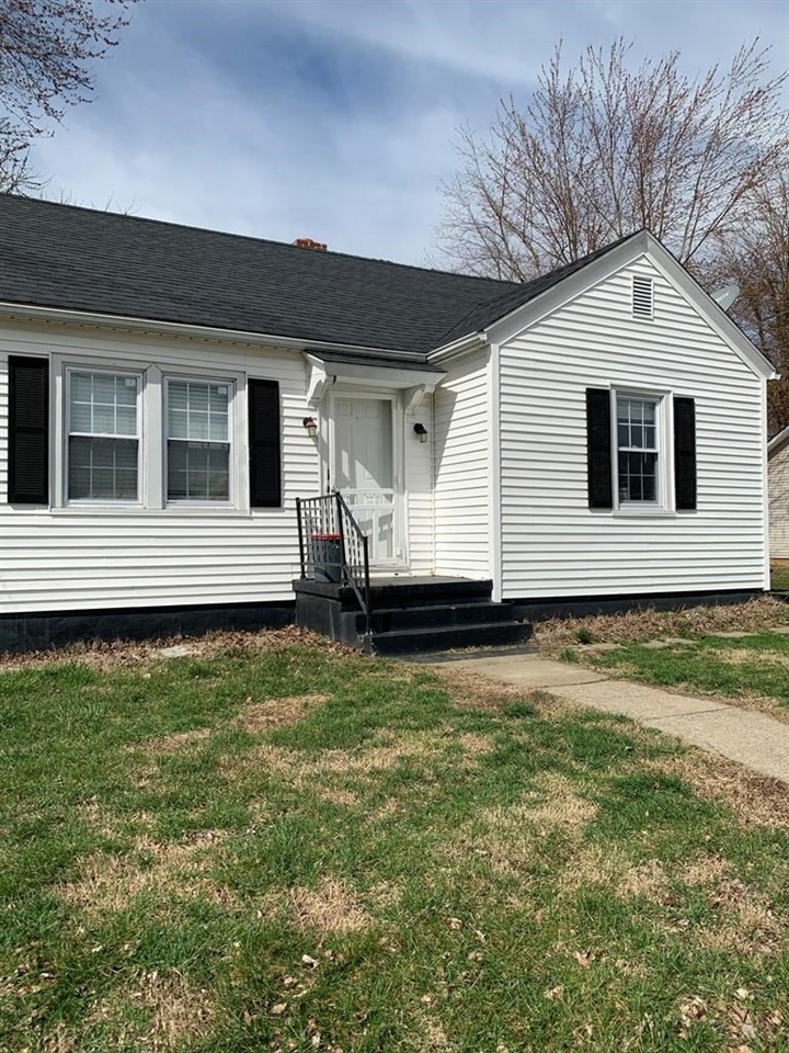 9987 Oak Street, Whitesville, Kentucky 42378, 3 Bedrooms Bedrooms, ,1 BathroomBathrooms,Single Family Residence,For Sale,Oak Street,86832