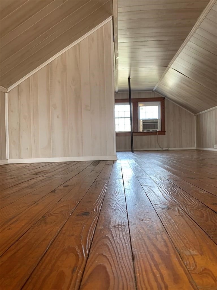 9987 Oak Street, Whitesville, Kentucky 42378, 3 Bedrooms Bedrooms, ,1 BathroomBathrooms,Single Family Residence,For Sale,Oak Street,86832
