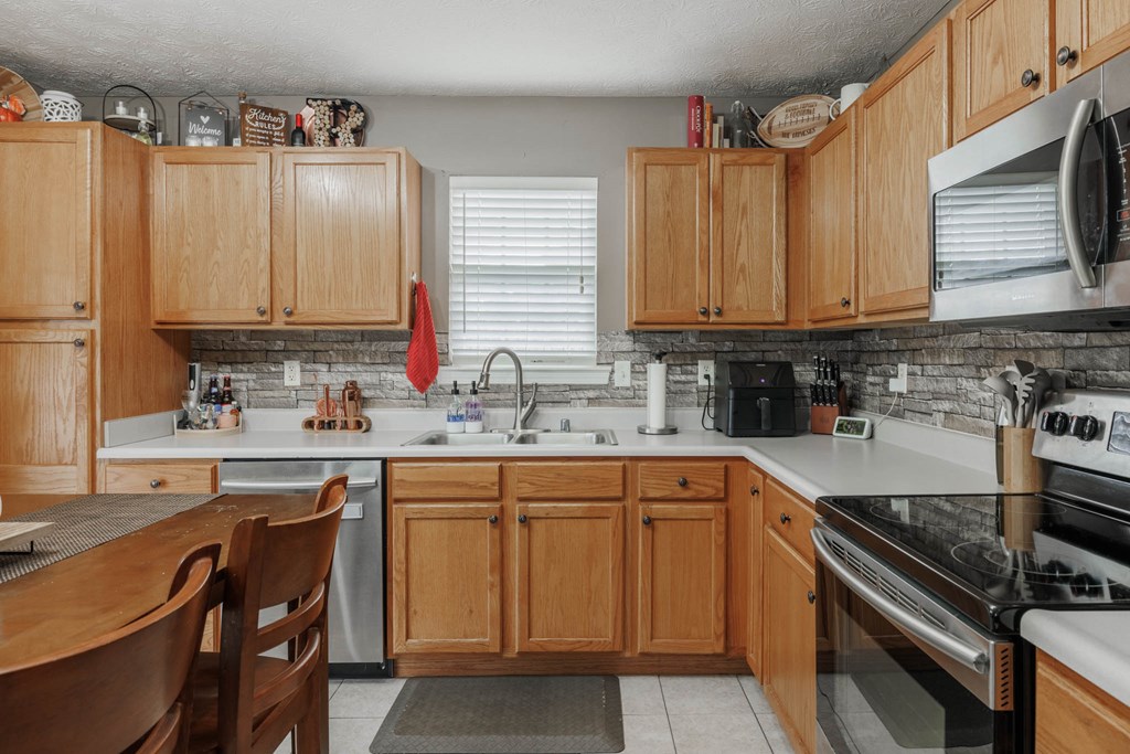 2319 Tradition Avenue, Owensboro, Kentucky 42301, 3 Bedrooms Bedrooms, ,2 BathroomsBathrooms,Single Family Residence,For Sale,Tradition Avenue,86858
