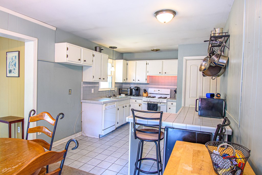 2701 Redford Drive, Owensboro, Kentucky 42303, 3 Bedrooms Bedrooms, ,1 BathroomBathrooms,Single Family Residence,For Sale,Redford Drive,86861