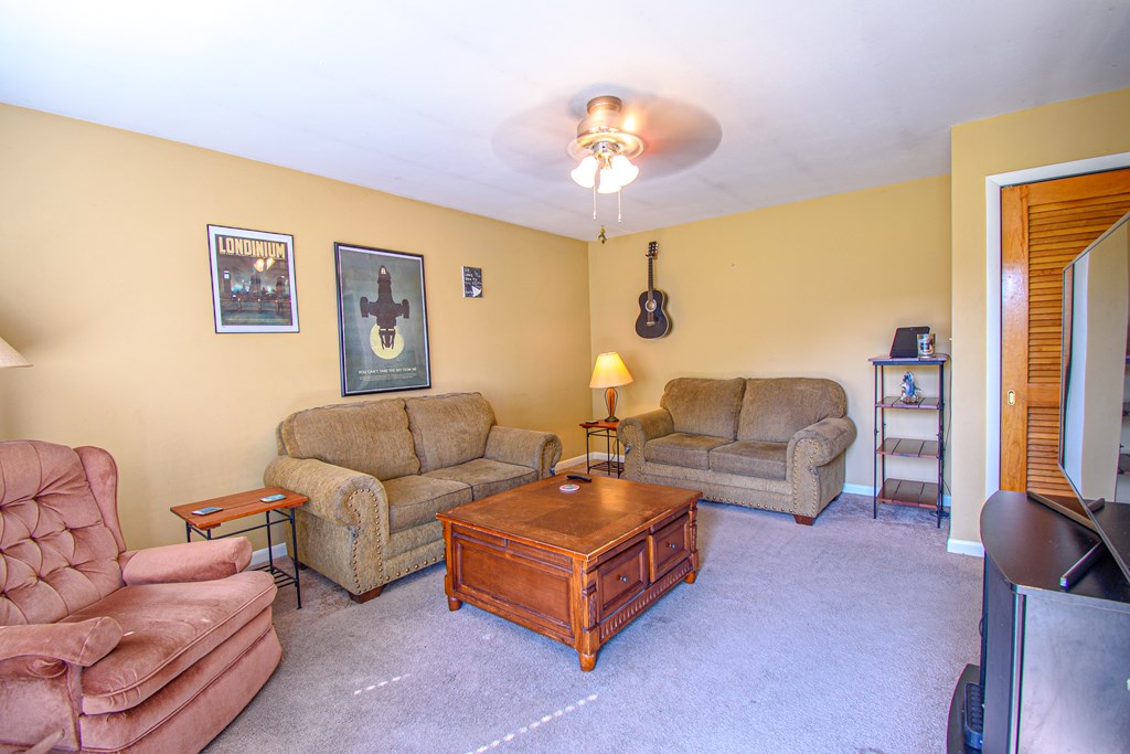 2701 Redford Drive, Owensboro, Kentucky 42303, 3 Bedrooms Bedrooms, ,1 BathroomBathrooms,Single Family Residence,For Sale,Redford Drive,86861